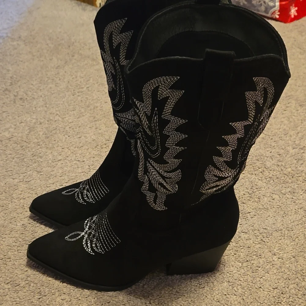 Ladies boots. - Picture 2 of 7